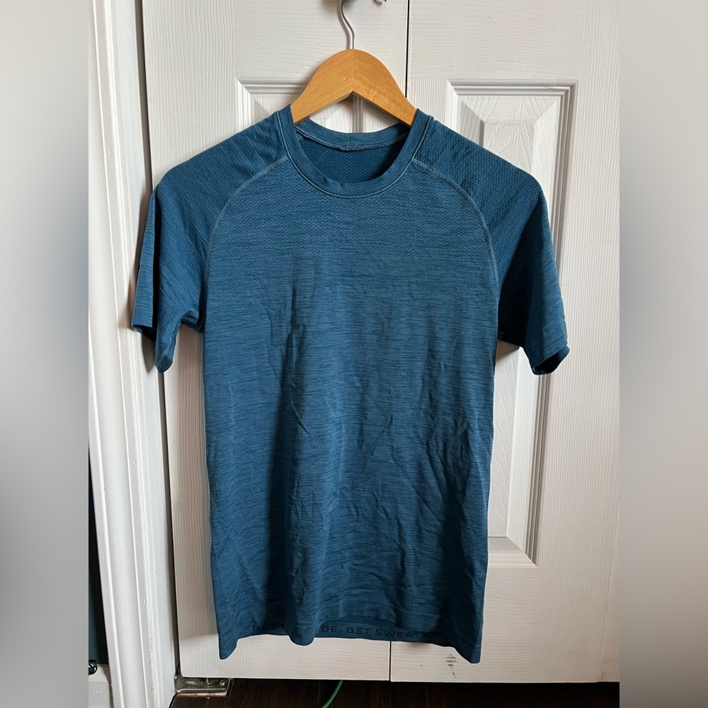 Lululemon Men’s XS Workout Shirt Blue